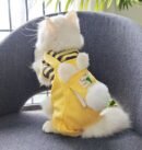 Cat clothing keeps warm and prevents shedding of fur in winter